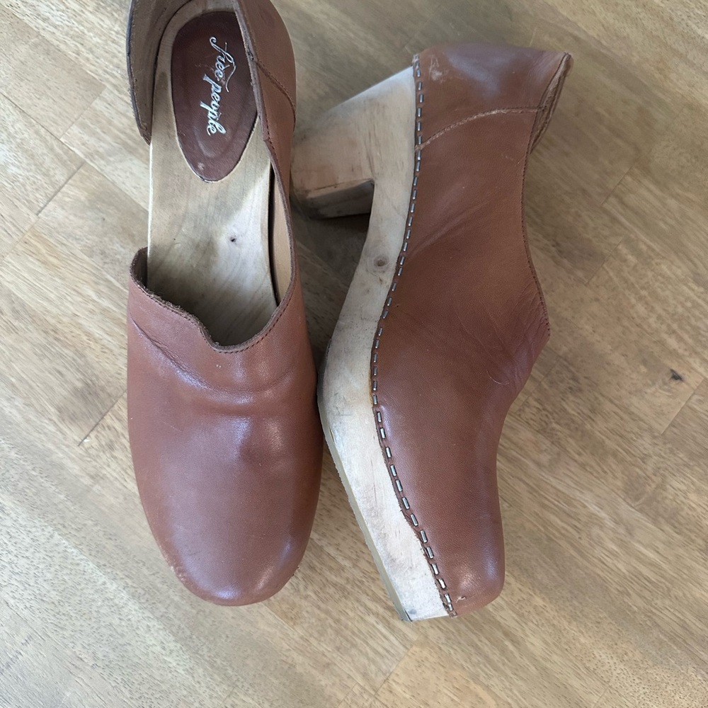 Free People Women's Tan Leather Clog Heels - Classic Comfort - Picture 10 of 10